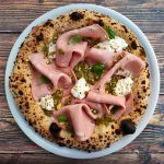 Pizza CON MORTADELLA, STRACCIATELLA E PESTO DI PISTACCHI